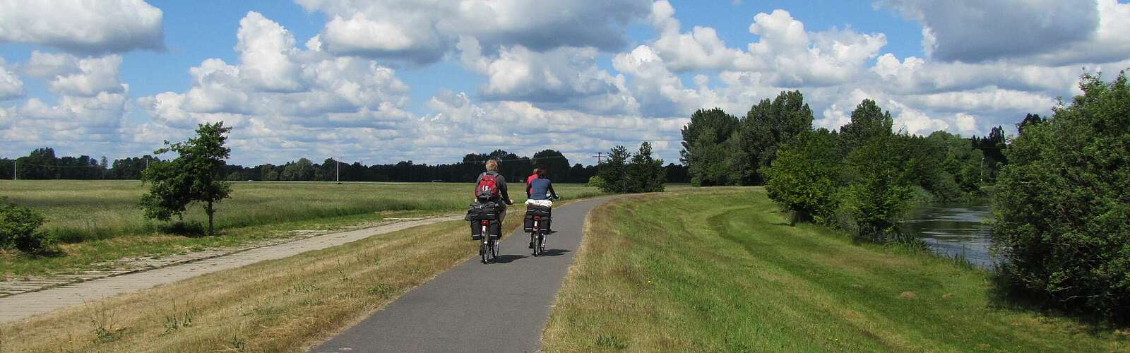 Zwei Radfahrer auf dem Spreeradweg,
        
    

        
        
            Foto: Andrea Tiffe