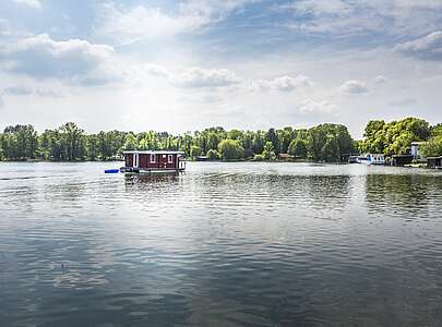 Hausboot auf dem Stadtsee Lychen