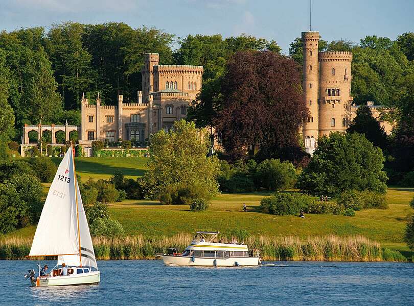 Bootstour auf dem Tiefen See mit Blick auf Schloss Babelsberg