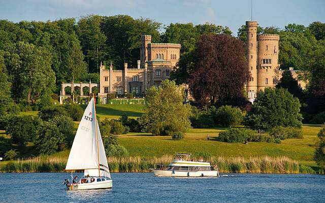 Bootstour auf dem Tiefen See mit Blick auf Schloss Babelsberg