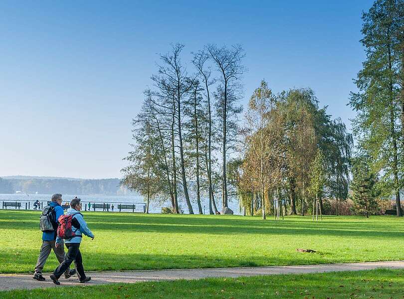 Spaziergänger am Scharmützelsee