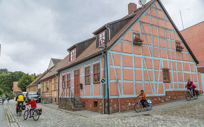 



        
            Radler in der Altstadt Fürstenberg/Havel,
        
    

        Foto: TMB-Fotoarchiv/Steffen Lehmann
    