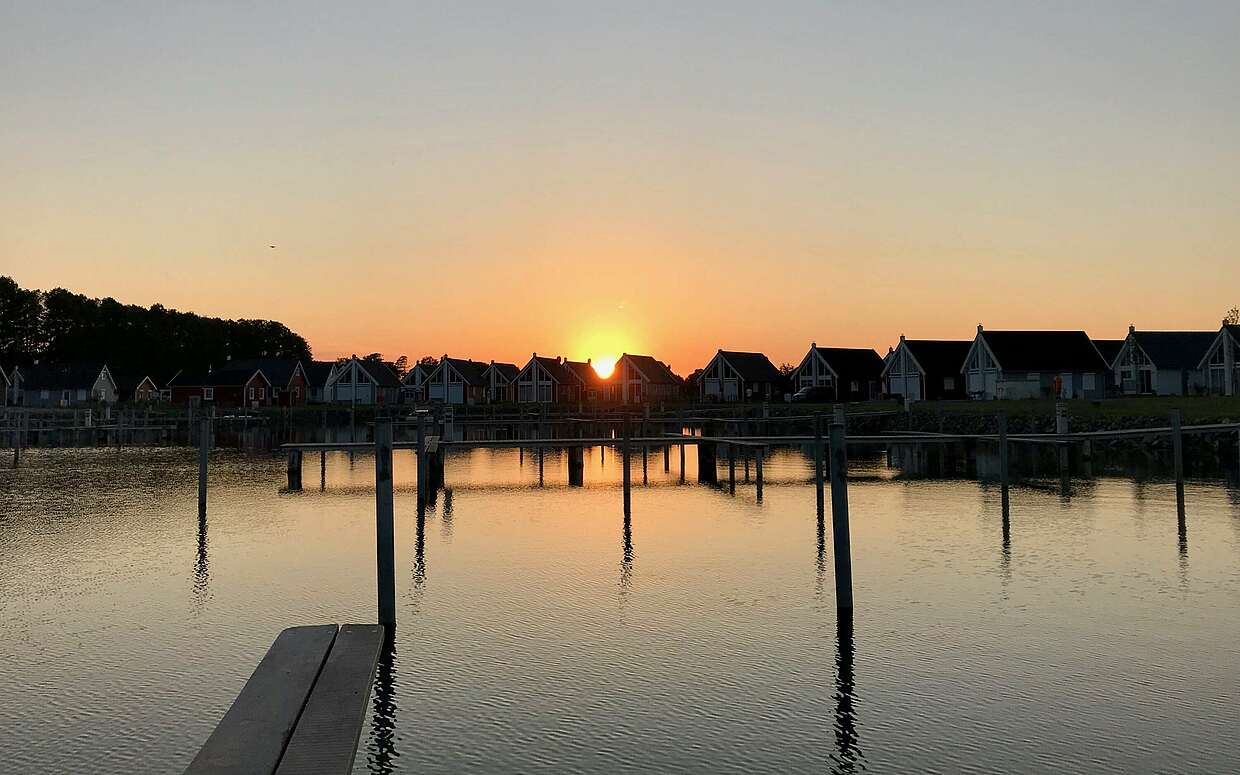 Sonnenuntergang im Ferienhausdorf Zerpenschleuse