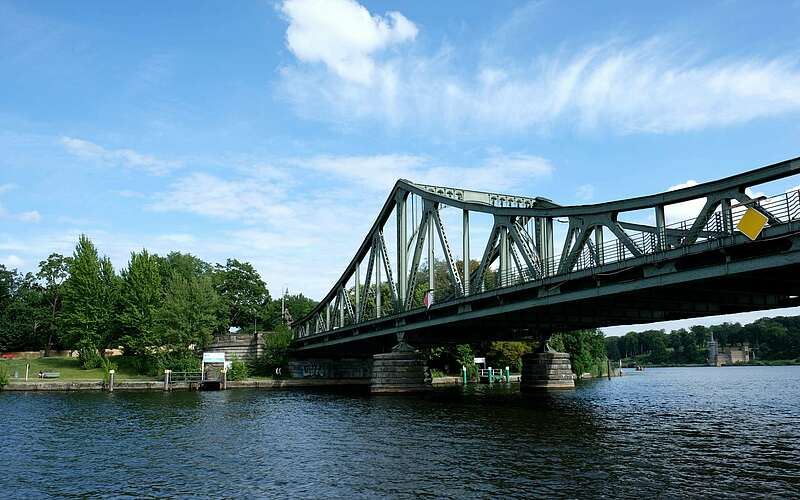 



        
            Glienicker Brücke,
        
    

        Foto: TMB Fotoarchiv/Antje Tischer
    