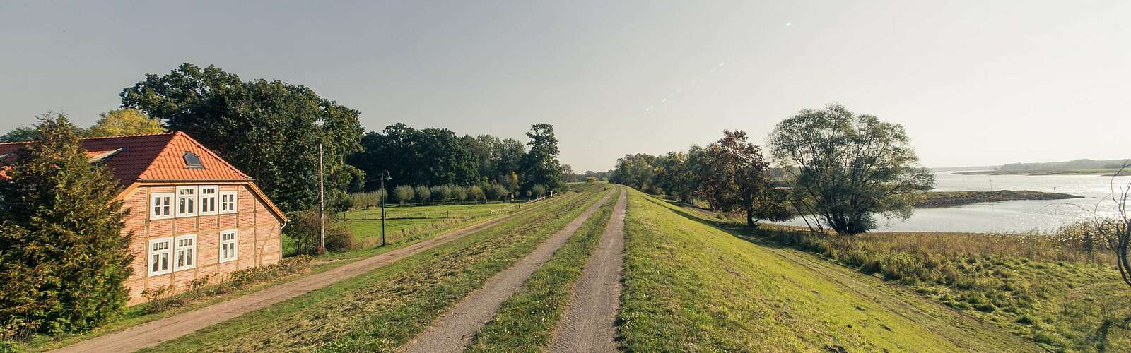 Alter Hof am Elbdeich,
        
    

        
        
            Foto: Matthias Friel