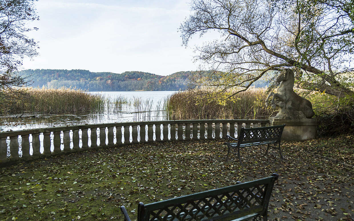 Auf der Seeterrasse des Brecht-Weigel-Hauses