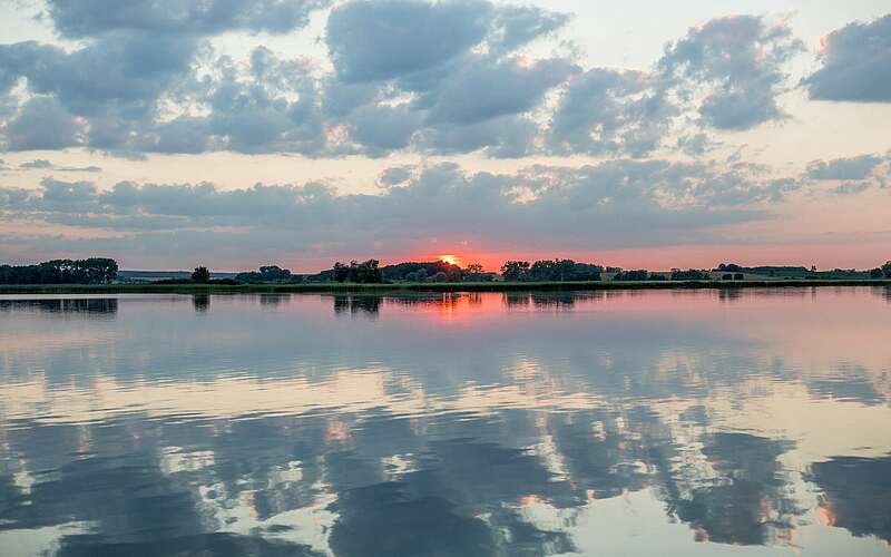 



        
            Sonnenuntergang am Oberuckersee,
        
    

        Foto: TMB-Fotoarchiv/Steffen Lehmann
    