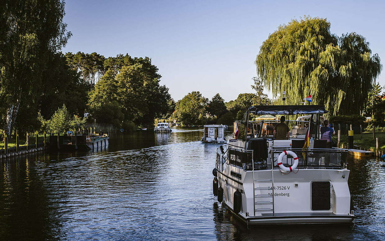 Hausboote auf dem Kanal