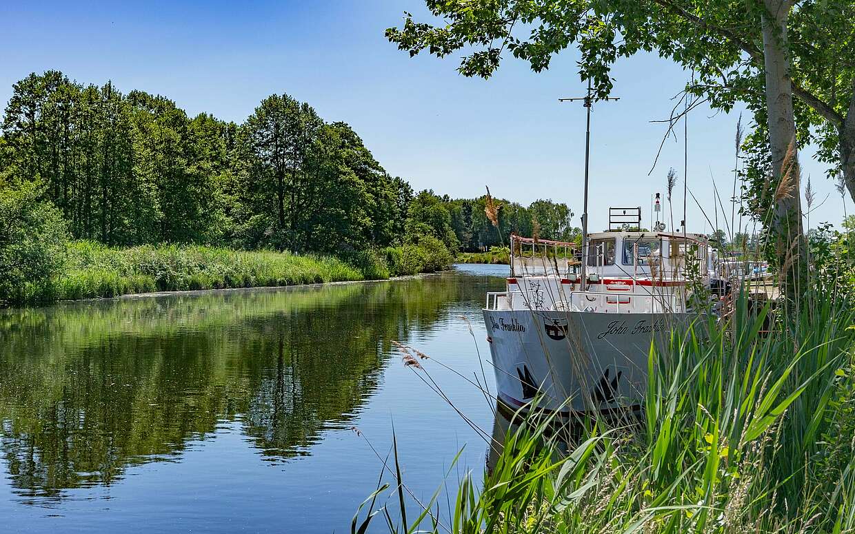 Nur wenige Meter vom Dorfkern entfernt fließt die Havel.