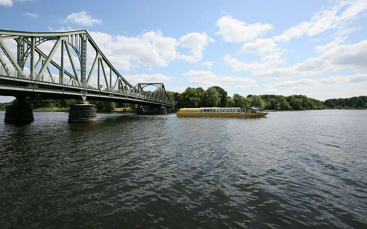 War während des Kalten Krieges auch als "Brücke der Spione" bekannt: die Glienicker Brücke.