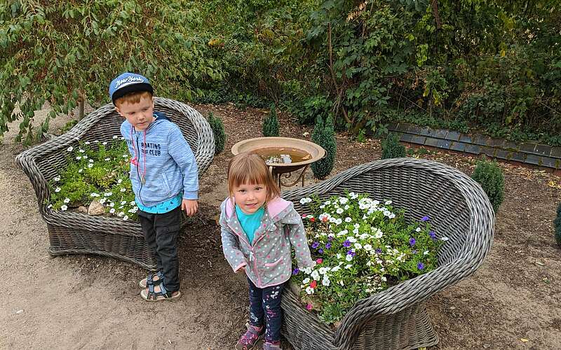 



        
            Blumenstühle,
        
    

        Foto: TMB-Fotoarchiv/Antje Tischer
    