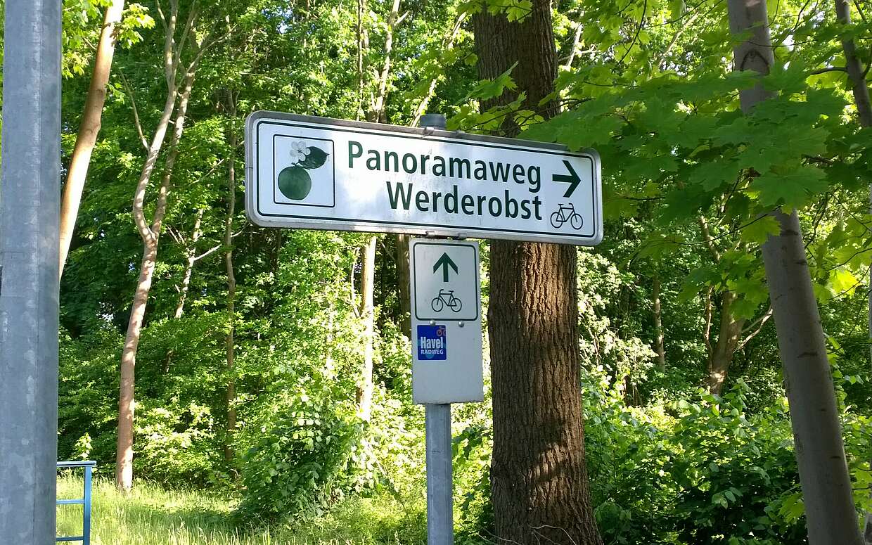Wegweiser zum Panoramaradweg bei Werder Havel