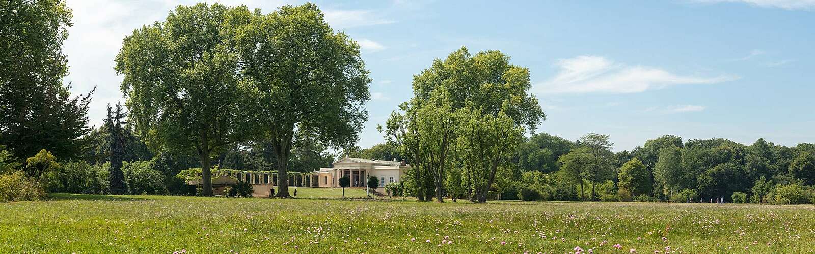 Schloss Charlottenhof im Park Sanssouci,
        
    

        Foto: TMB-Fotoarchiv/SPSG/Böttcher+Tiensch