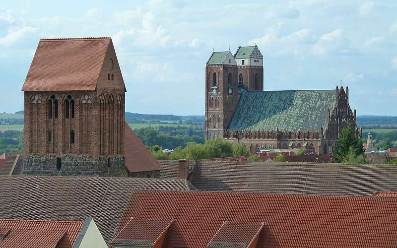 



        
            Blick über Prenzlau mit Marienkirche und Dominikanerkloster,
        
    

        Foto: TMB-Fotoarchiv/Matthias Schäfer
    