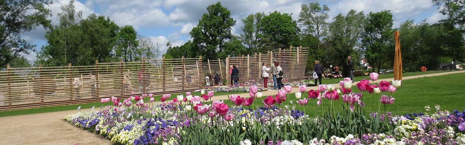 Ans Blumenmeer der BUGA nach Klein-Venedig,
        
    

        Foto: TMB-Fotoarchiv/Martina Göttsching