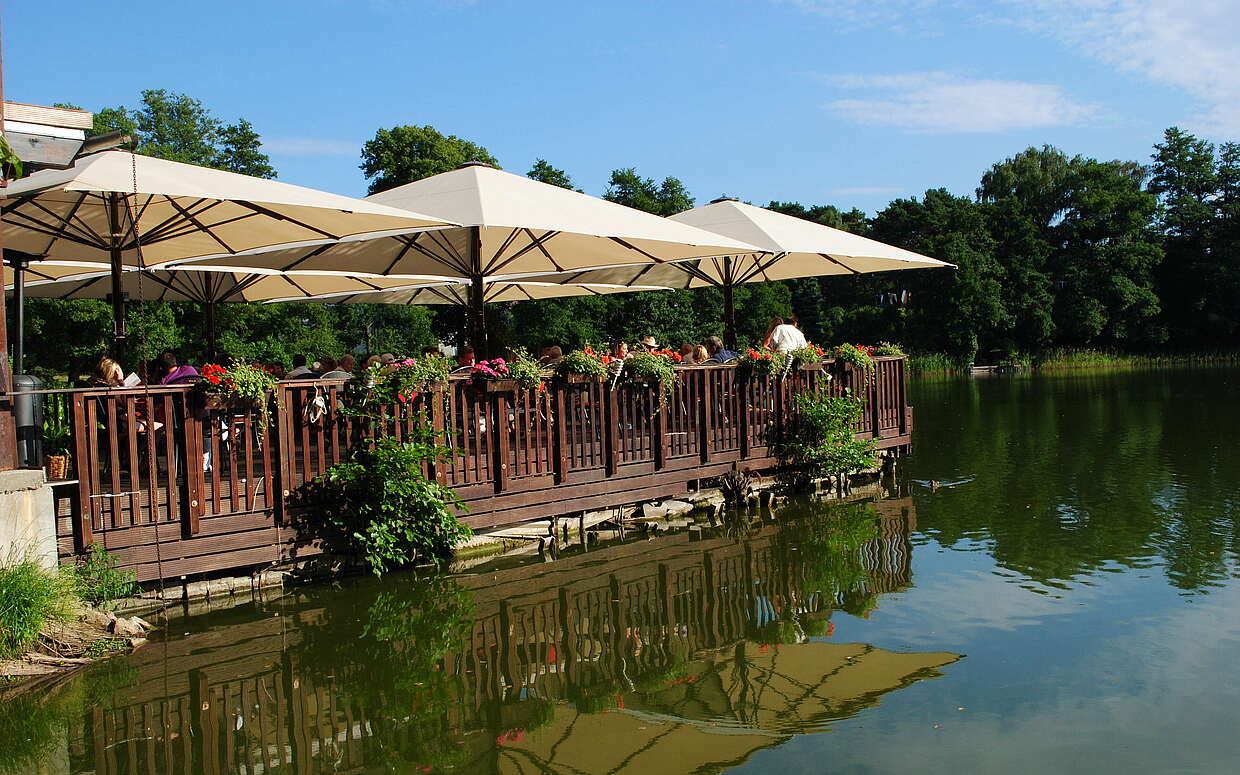 Die Seeterrasse des Restaurants Boddensee