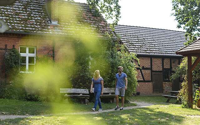 Besucher am NaturParkHaus Stechlin in Menz