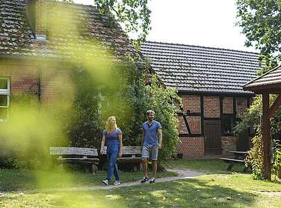 Besucher am NaturParkHaus Stechlin in Menz