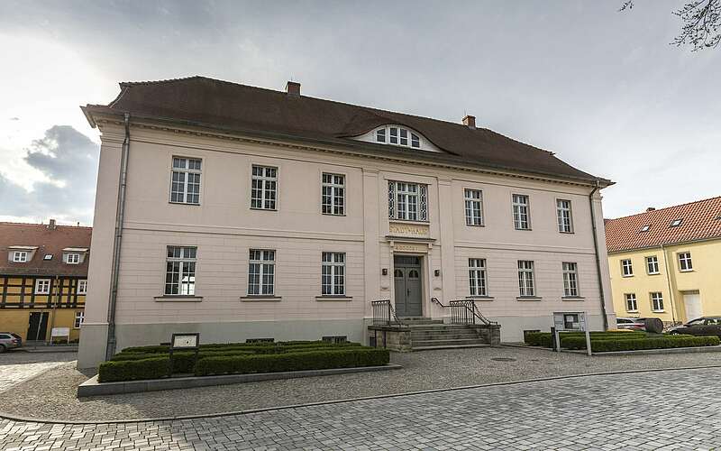 



        
            Altes Stadthaus Strausberg,
        
    

        Foto: TMB-Fotoarchiv/Steffen Lehmann
    