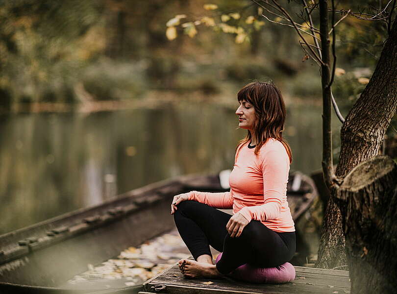 Yoga im herbstlichen Spreewald