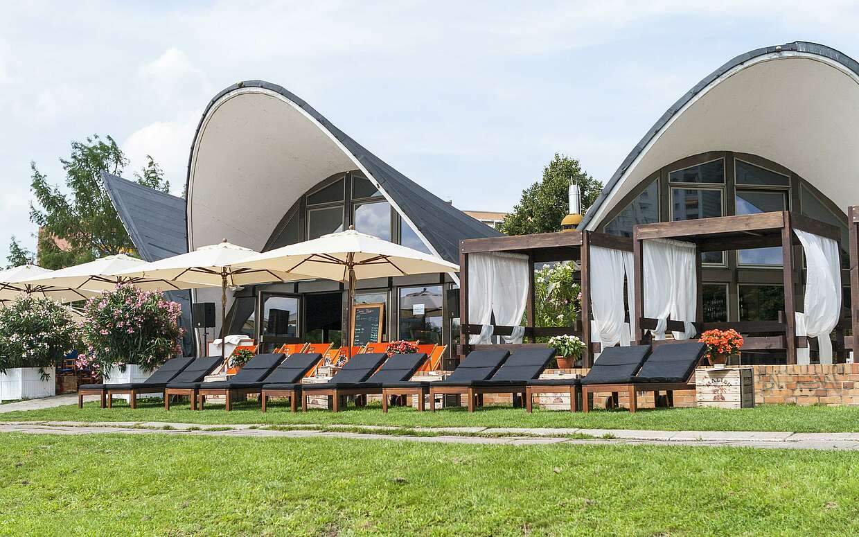 Strandflair an der Havelbucht: Das Café Seerose in Potsdam.