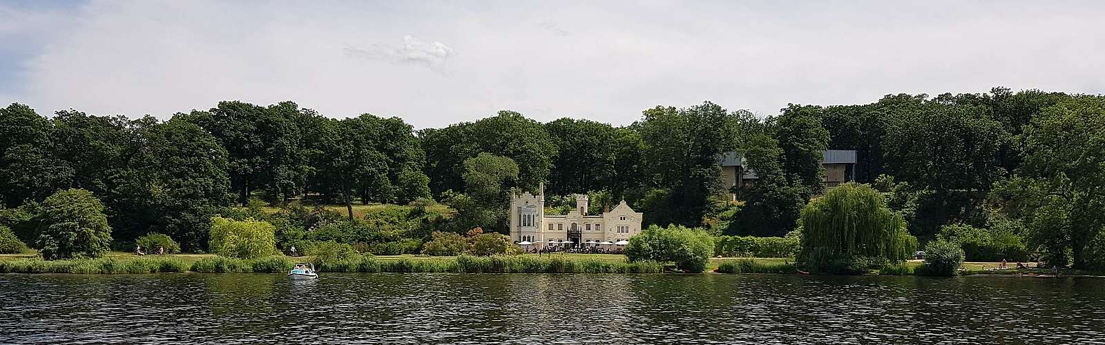 Blick auf das kleine Schloss,
        
    

        Foto: TMB-Fotoarchiv/Katrin Schreinemachers