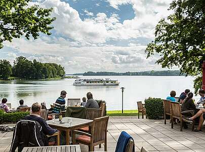 Park-Café am Ufer des Scharmützelsees