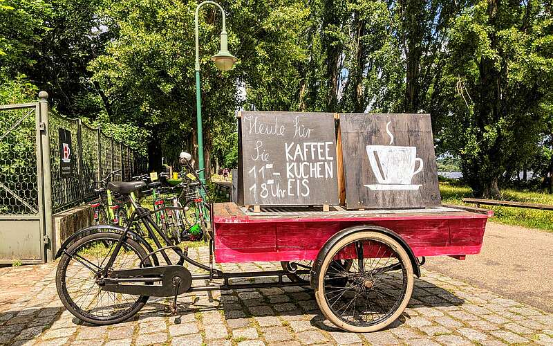 



        
            Kaffee-Rad,
        
    

        Foto: TMB Fotoarchiv/Antje Tischer
    