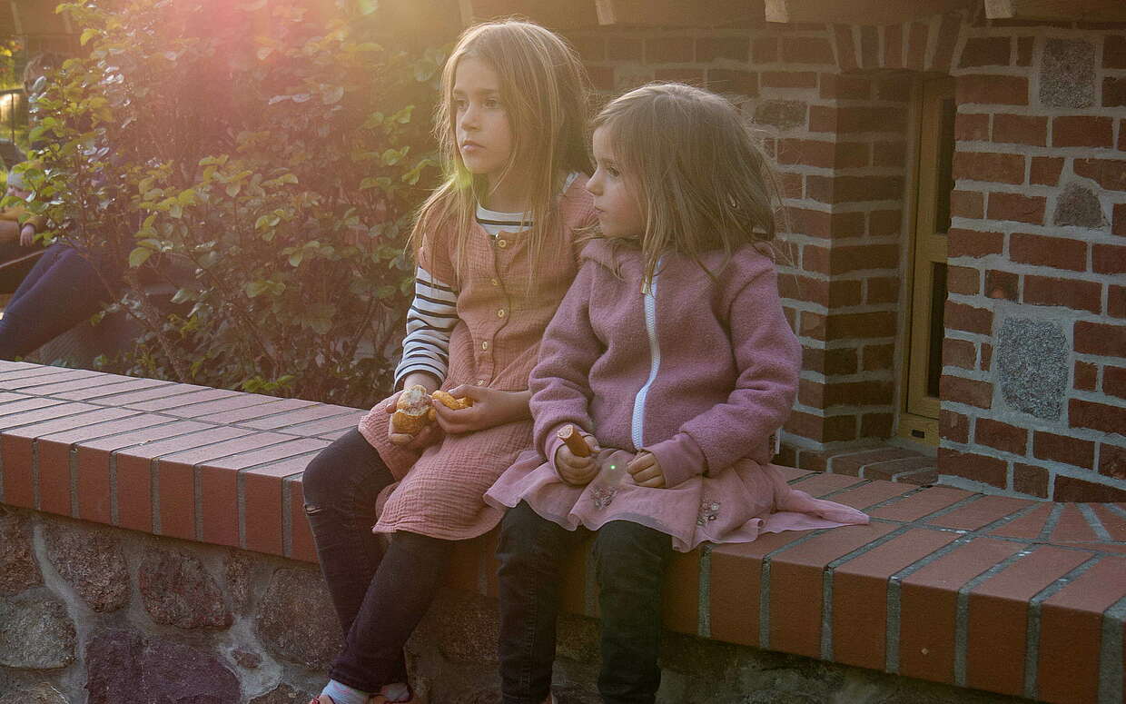 Kinder in der Abendsonne auf dem Rüsterhof