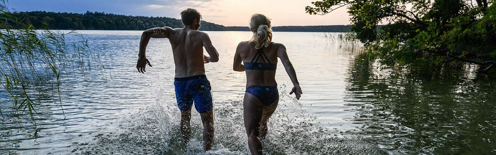 Badespaß an einem warmen Sommerabend,
        
    

        Foto: TMB-Fotoarchiv/Wolfgang Ehn