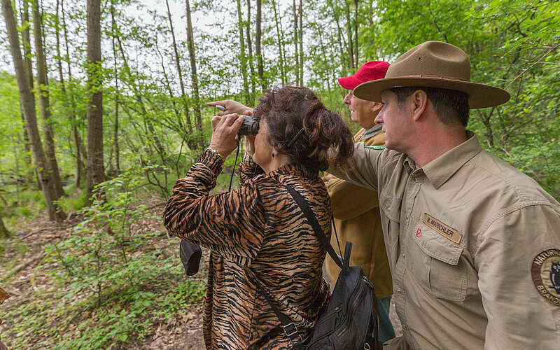 



        
            Ranger Mario Marschler führt durch das Schlaubetal,
        
    

        Foto: TMB-Fotoarchiv/Steffen Lehmann
    