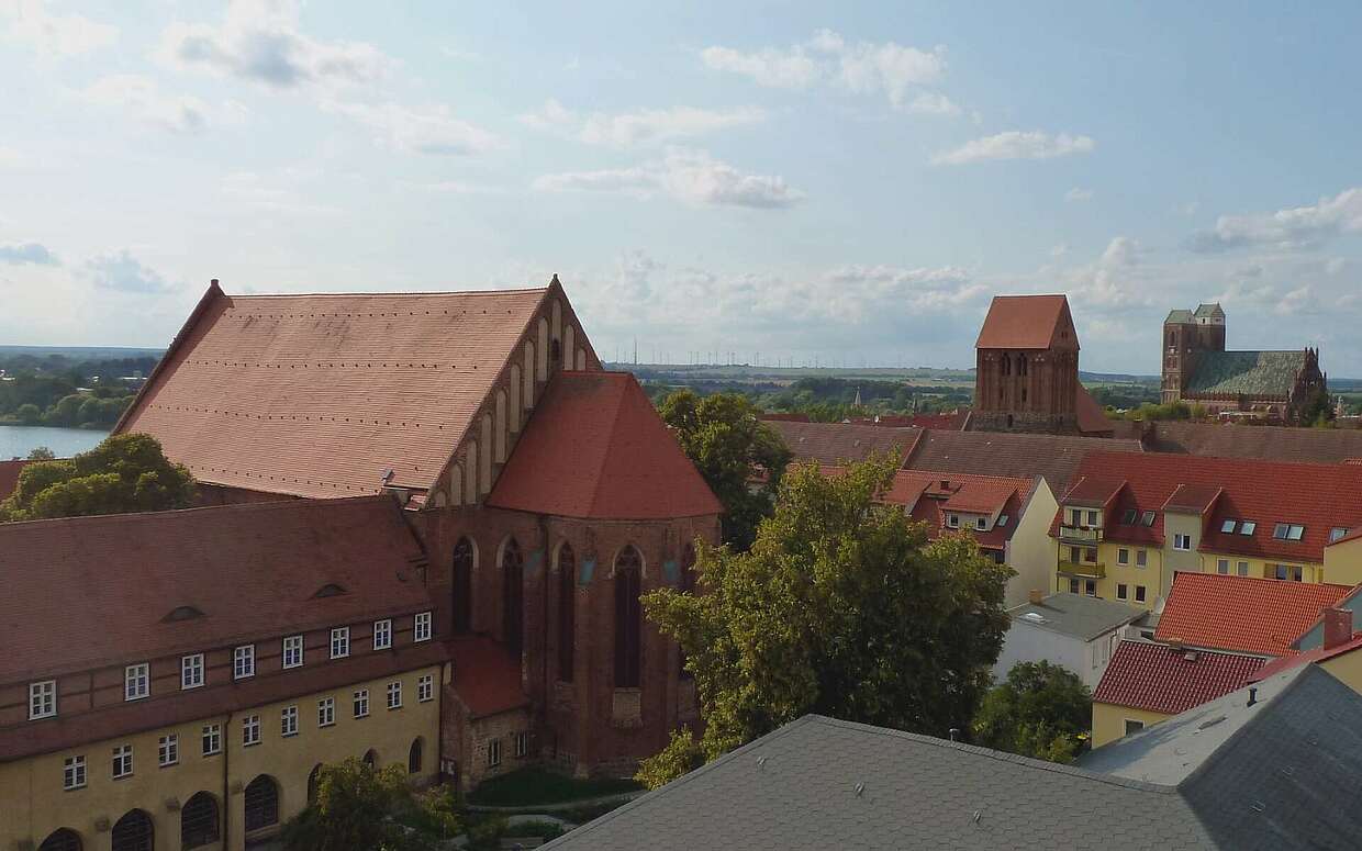 Neue Betreiber: Im Dominikanerkloster in Prenzlau weht seit Juni 2015 frischer Wind durchs KlosterCafé.