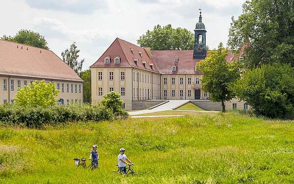 Schloss Elsterwerda mit Grünanlage