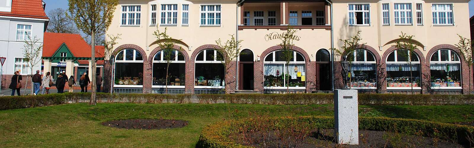Blick auf das Kaufhaus der Gartenstadt Marga,
        
    

        Foto: TMB-Fotoarchiv/Claus-Dieter Steyer