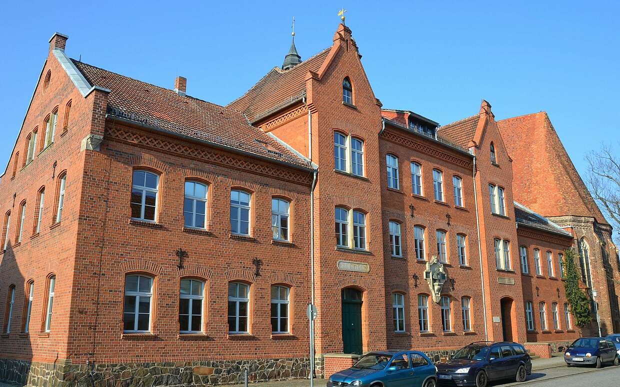 Gebäudes des ehemaligen Philipp-Melanchton-Gymnasiums in Herzberg (Elster).