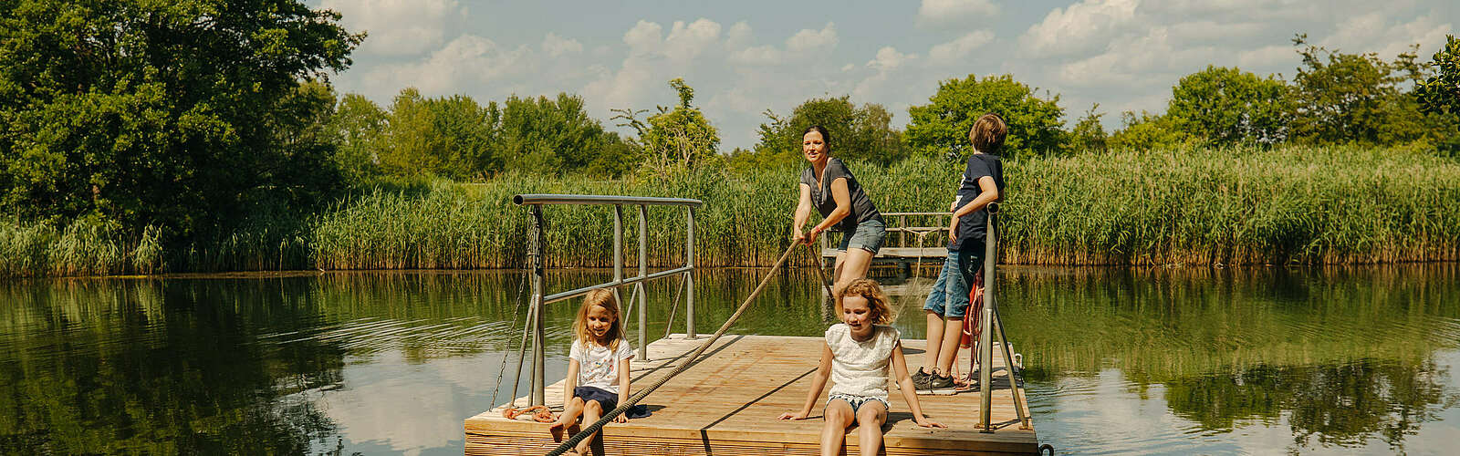 Familie im Erlebnis- und Ziegeleipark Mildenberg,
        
    

        Foto: TMB-Fotoarchiv/Julia Nimke