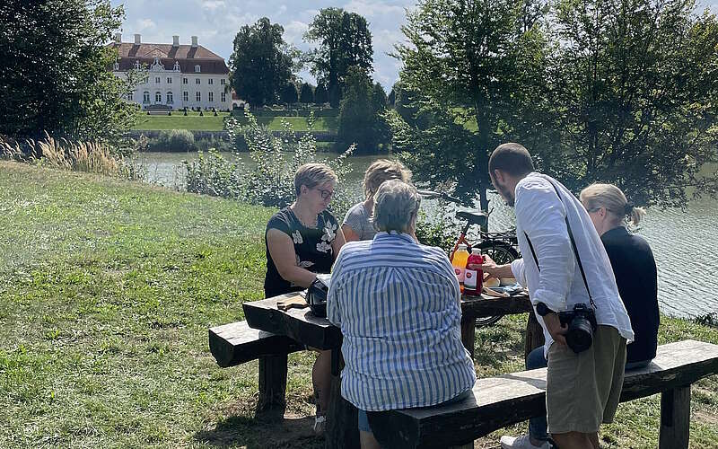 



        
            Ruppiner Tour&#039;nbeutel - Entstehungsprozess,
        
    

        
            Foto: Tourismusverband Ruppiner Seenland e.V.
        
        
    