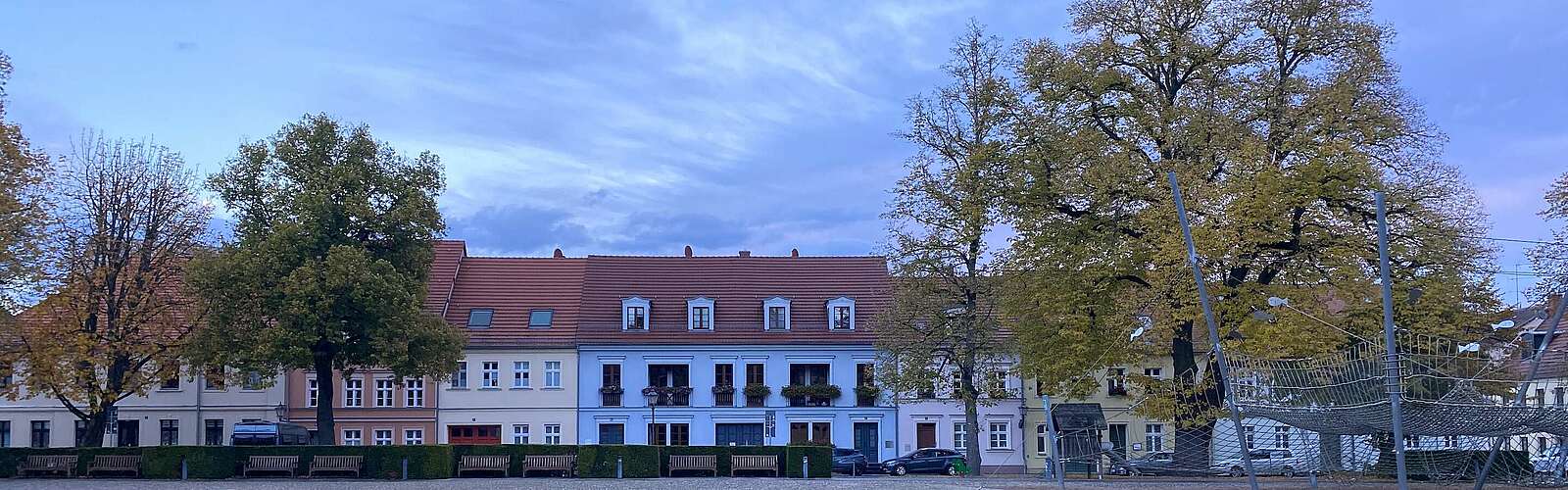 Häuserfront am Neuen Markt in Neuruppin,
        
    

        Picture: Tourismusverband Ruppiner Seenland e.V./Andrea Krumnow