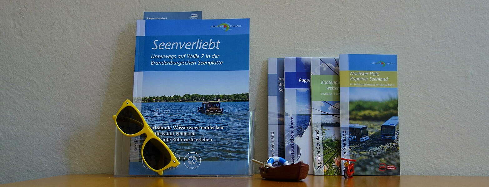 Reisemagazin und Broschüren,
        
    

        Foto: Tourismusverband Ruppiner Seenland e.V./Andrea Krumnow