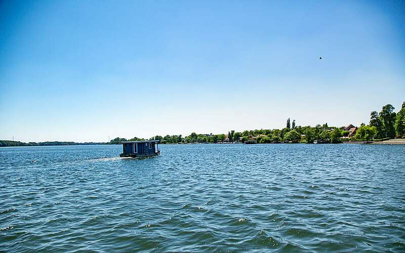 



        
            Hausboot auf dem Ruppiner See,
        
    

        Foto: TMB-Fotoarchiv/Steffen Lehmann
    