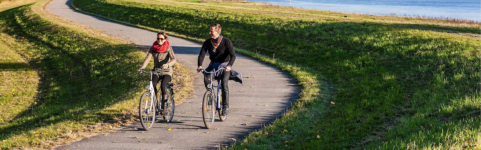 Radler in der Elbtalaue,
        
    

        Foto: Tourismusverband Prignitz e.V./Markus Tiemann