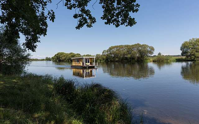 Hausboot auf der Havel bei Milow