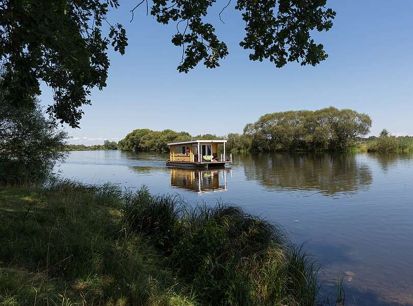 Hausboot auf der Havel bei Milow