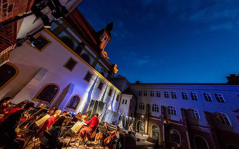 



        
            Oper Oder-Spree,
        
    

        Foto: Stiftung Stift Neuzelle/Bernd Geller
    