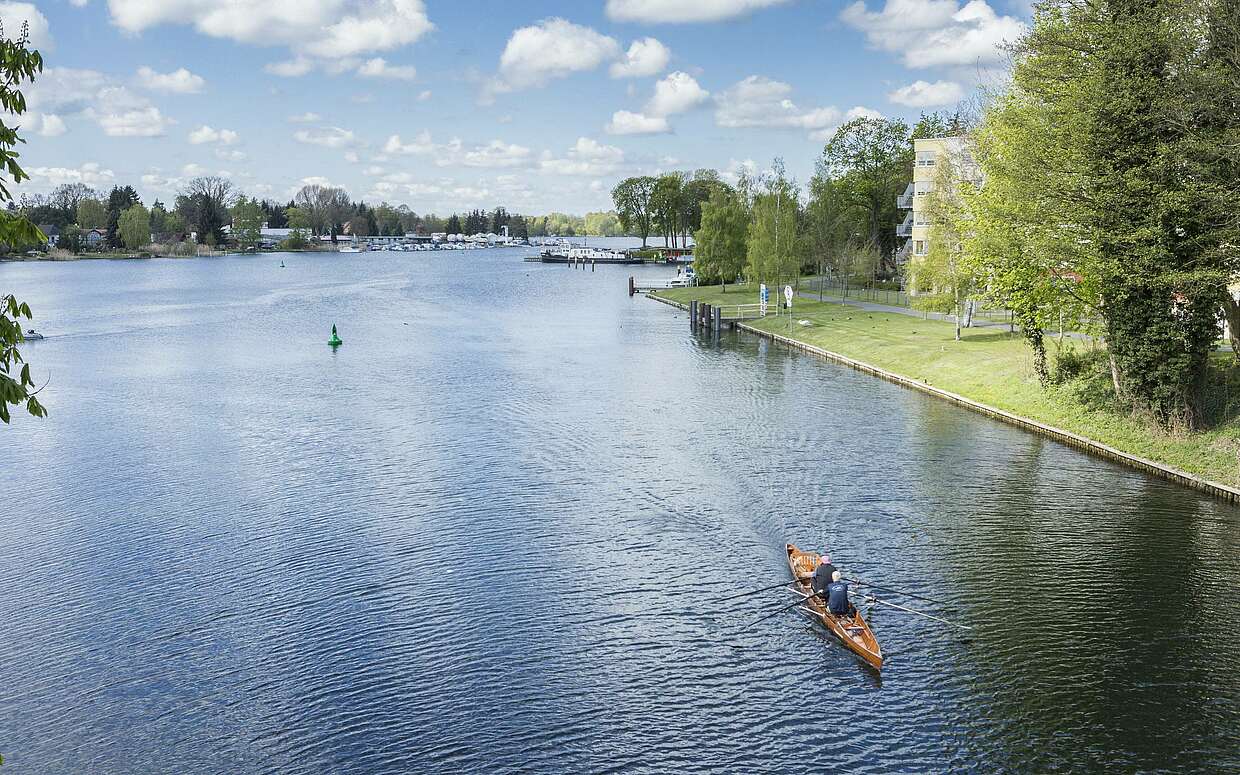 Ruderer auf der Spree in Erkner