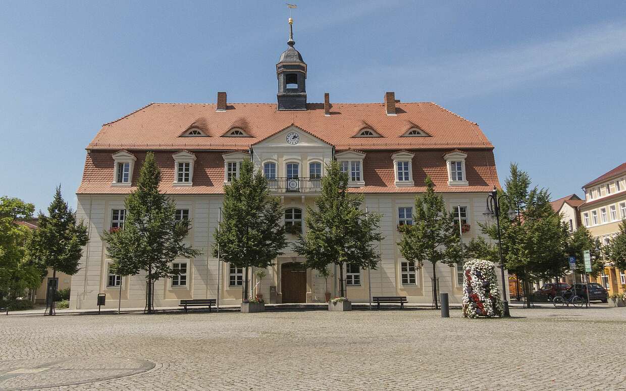 Das Rathaus am Marktplatz von Bad Liebenwerda.