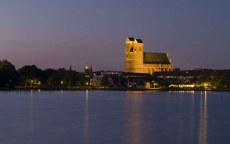 



        
            St. Marienkirche im Abendlicht ,
        
    

        Foto: tmu GmbH/Klaus-Peter Kappest
    