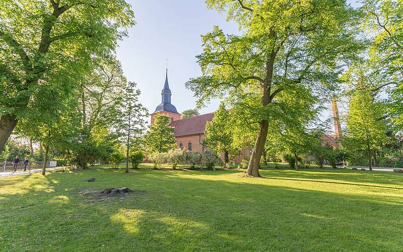 



        
            Kirche in Ribbeck,
        
    

        Foto: TMB-Fotoarchiv/Steffen Lehmann
    