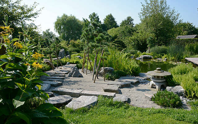 Teichweg im Japanischen Garten von Bartschendorf