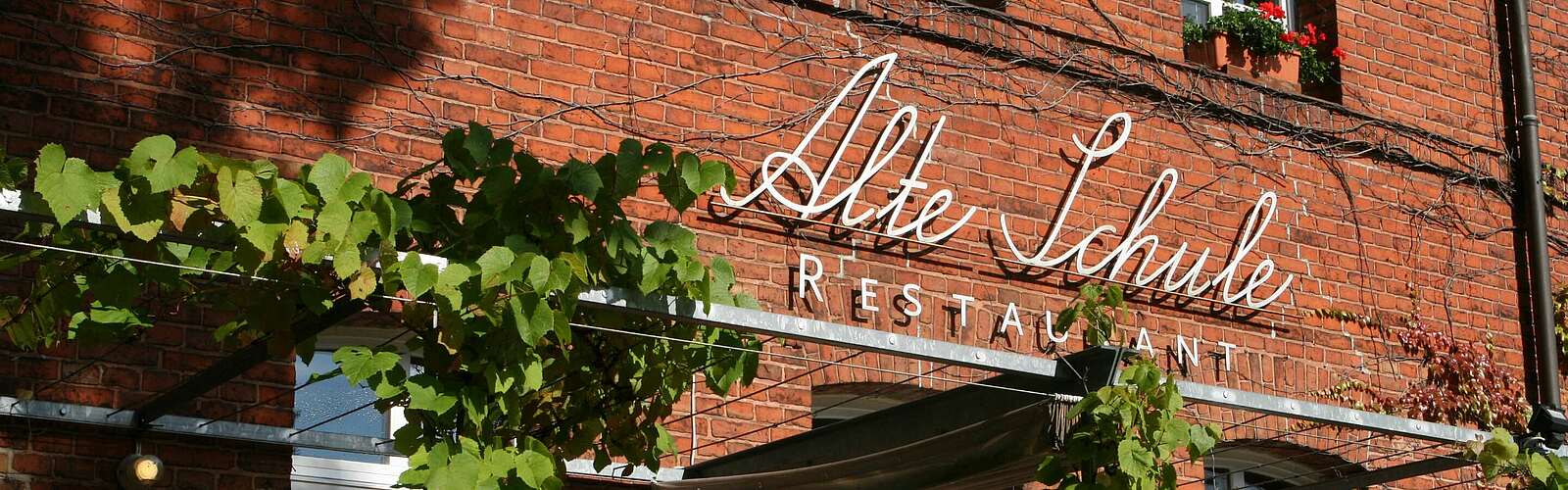 Außenansicht des Restaurants und Hotels Alte Schule,
        
    

        Foto: TMB-Fotoarchiv/Steffen Lehmann